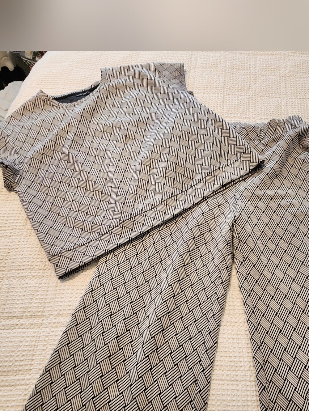 See & Be Seen Chevron Geometric Black & White Lounge Set 1X Cropped Pants